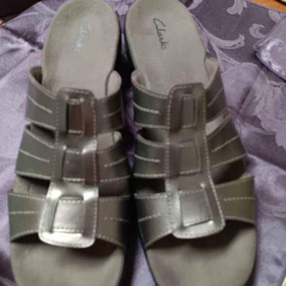 CLARKS - Picture 3 of 9